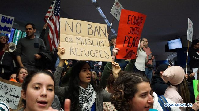 16 US State Attorneys General Call Trump’s Refugee Ban “Unlawful” 